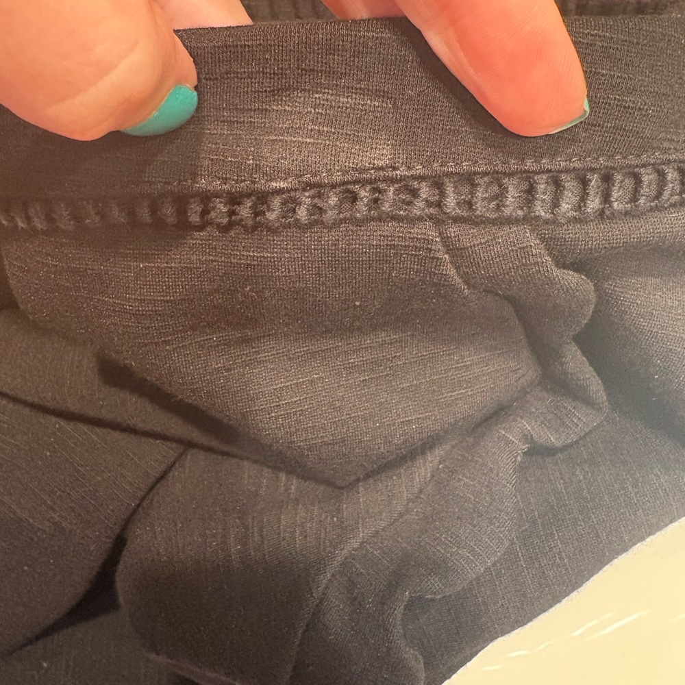 Skies Are Blue Black Scalloped Skirt - Picture 4 of 4